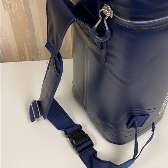 Vineyard Vines Target Sling Cooler - Picture 2 of 5